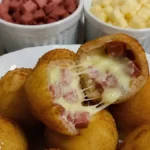 Bolinha de Mandioca com Queijo e Calabresa: Crocante e Fácil
